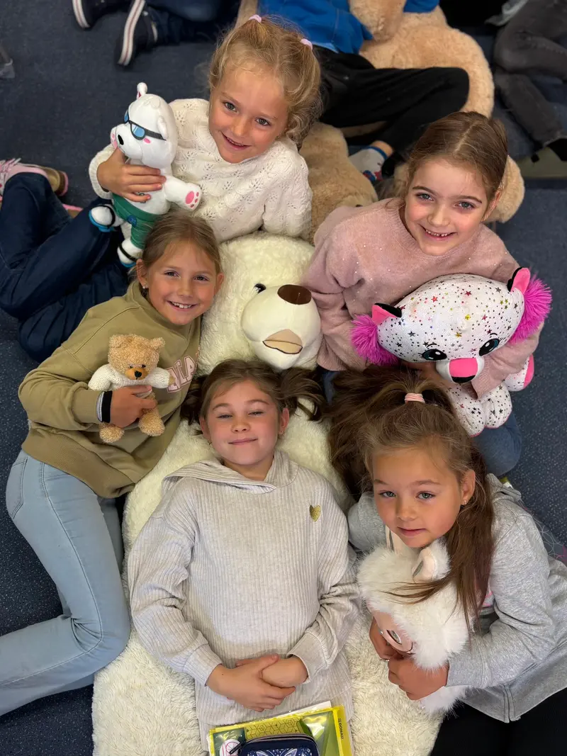 Hug a Bear Day ve druhé třídě