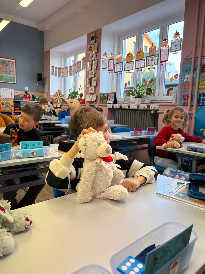 Hug a Bear Day ve druhé třídě