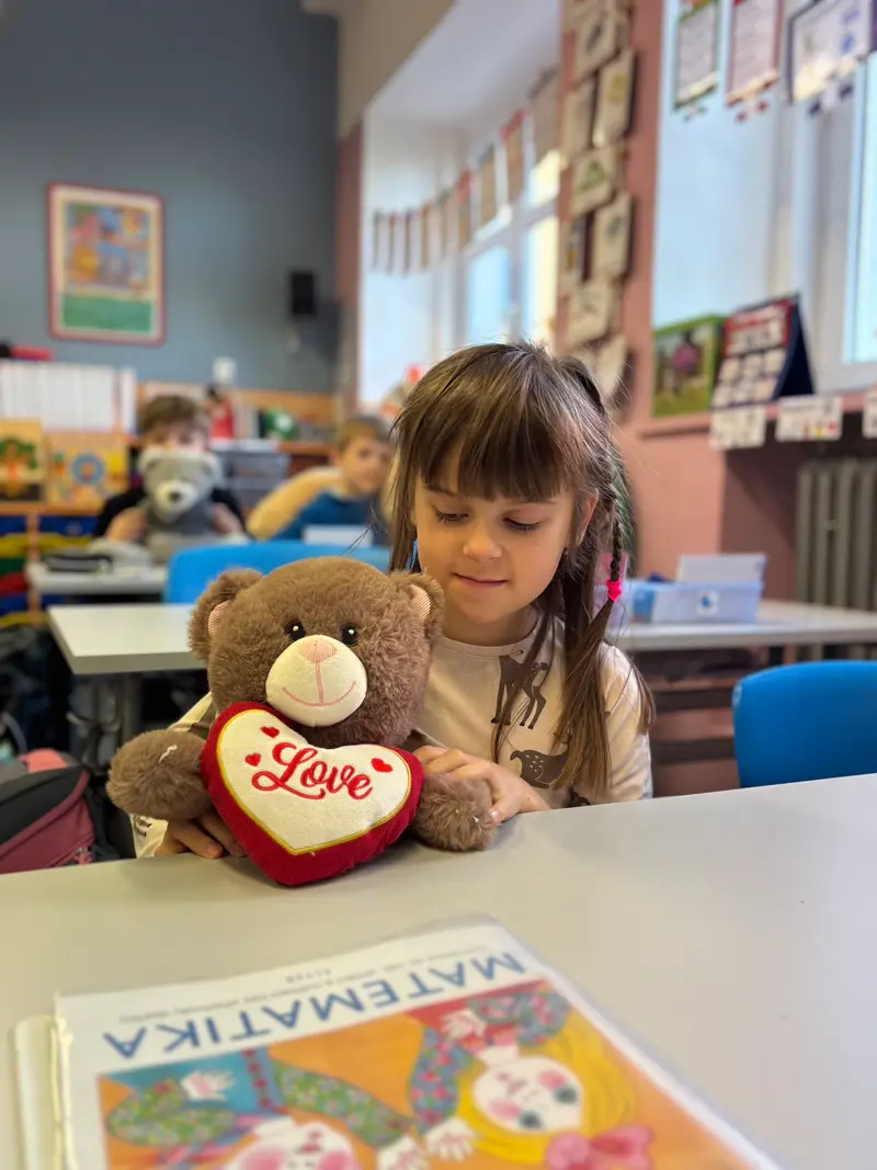 Hug a Bear Day ve druhé třídě