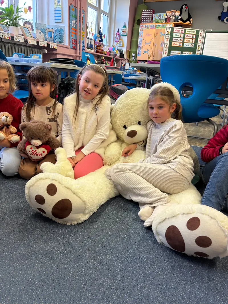 Hug a Bear Day ve druhé třídě