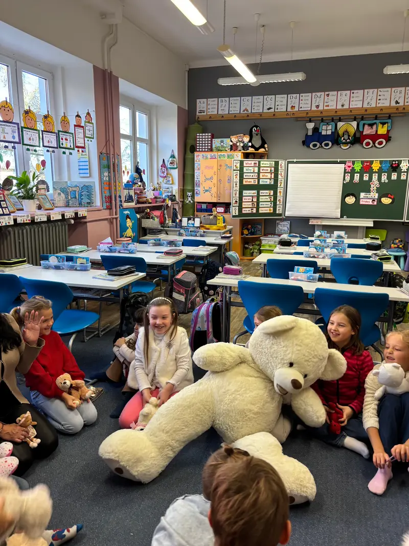 Hug a Bear Day ve druhé třídě