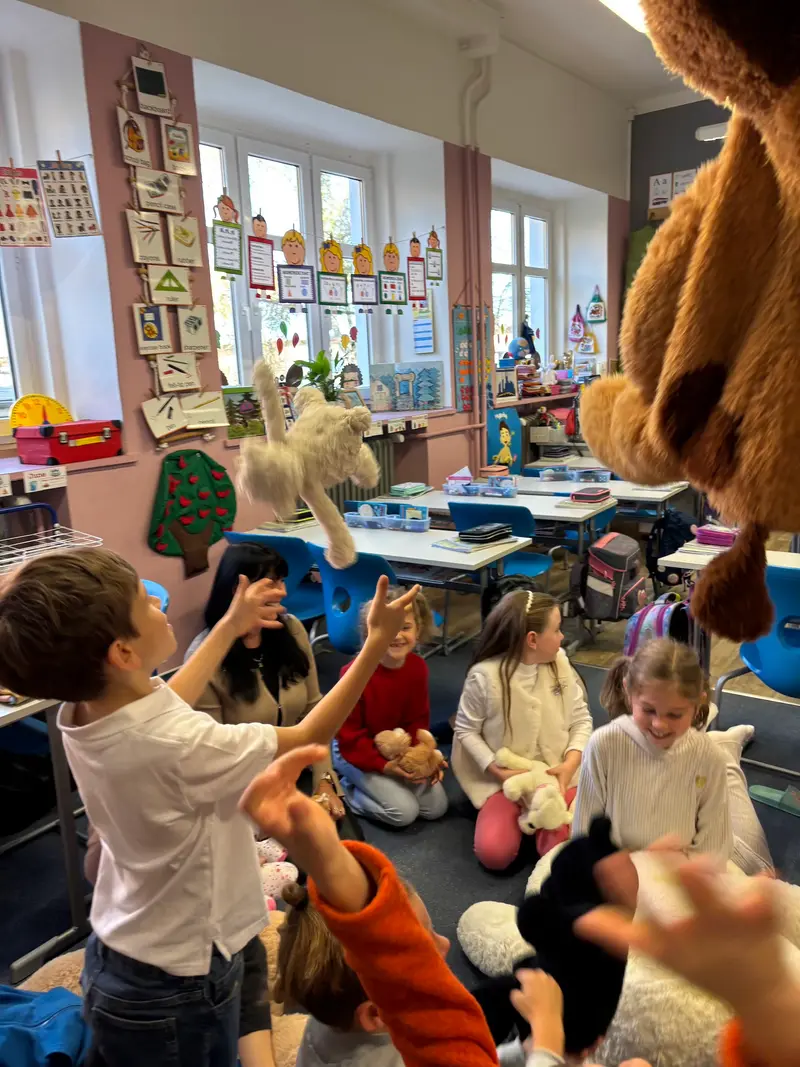 Hug a Bear Day ve druhé třídě