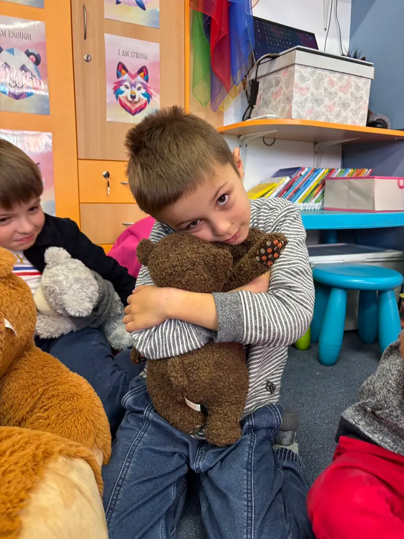 Hug a Bear Day ve druhé třídě