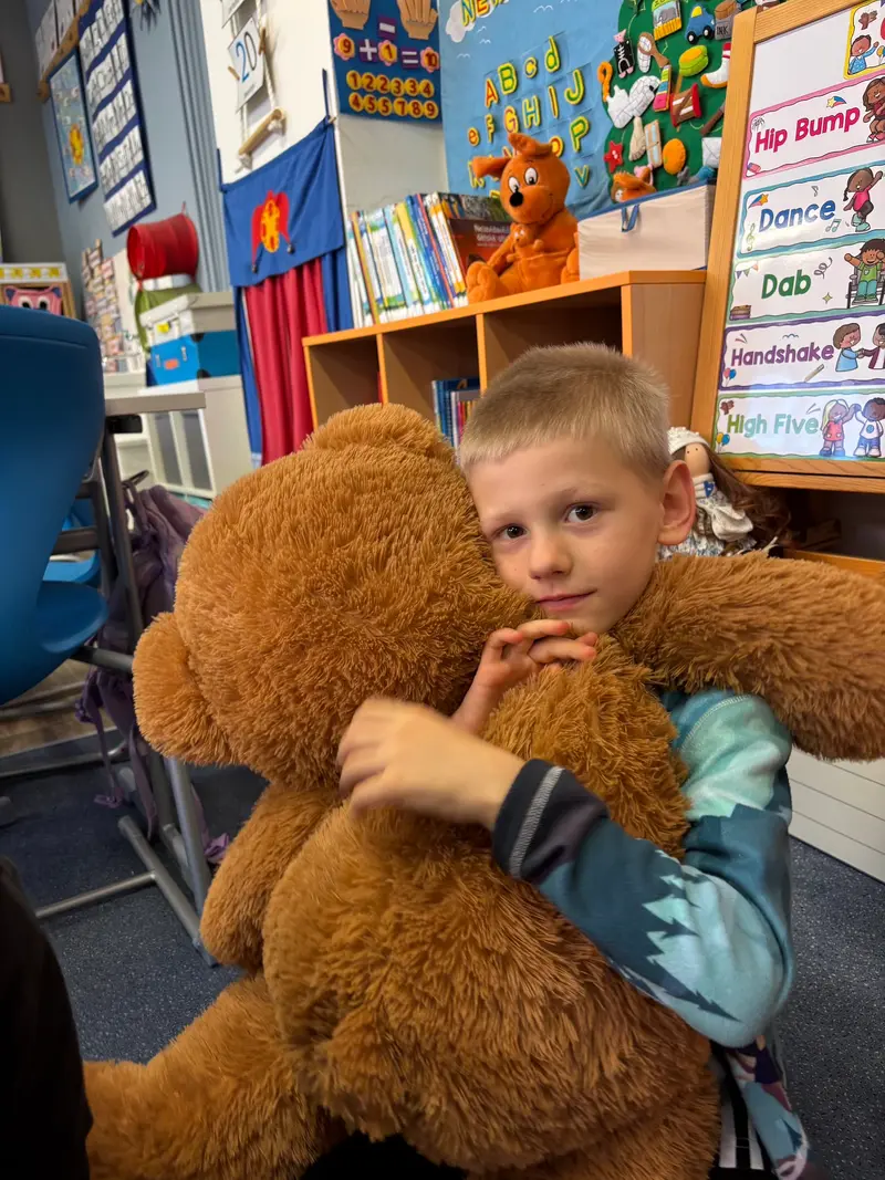 Hug a Bear Day ve druhé třídě