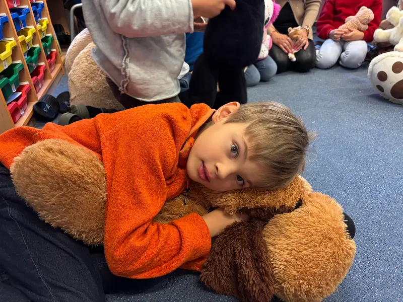 Hug a Bear Day ve druhé třídě