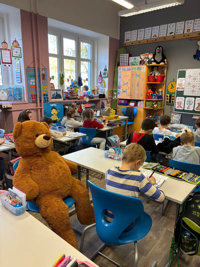 Hug a Bear Day ve druhé třídě