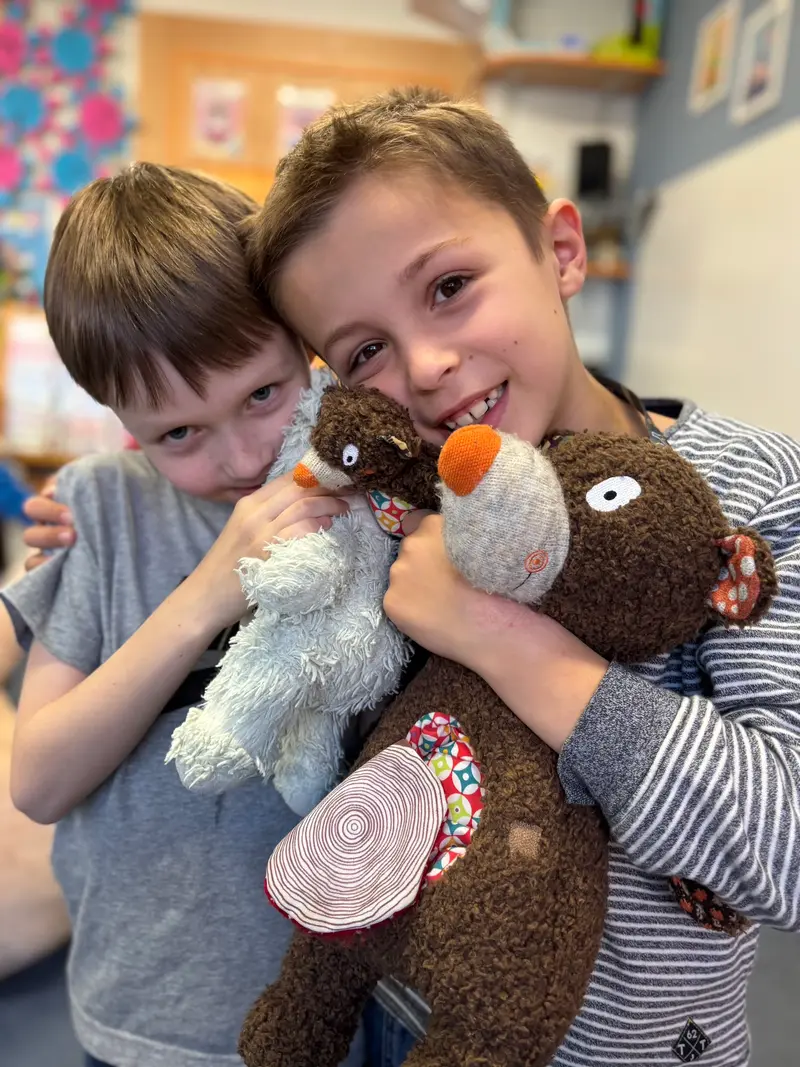 Hug a Bear Day ve druhé třídě
